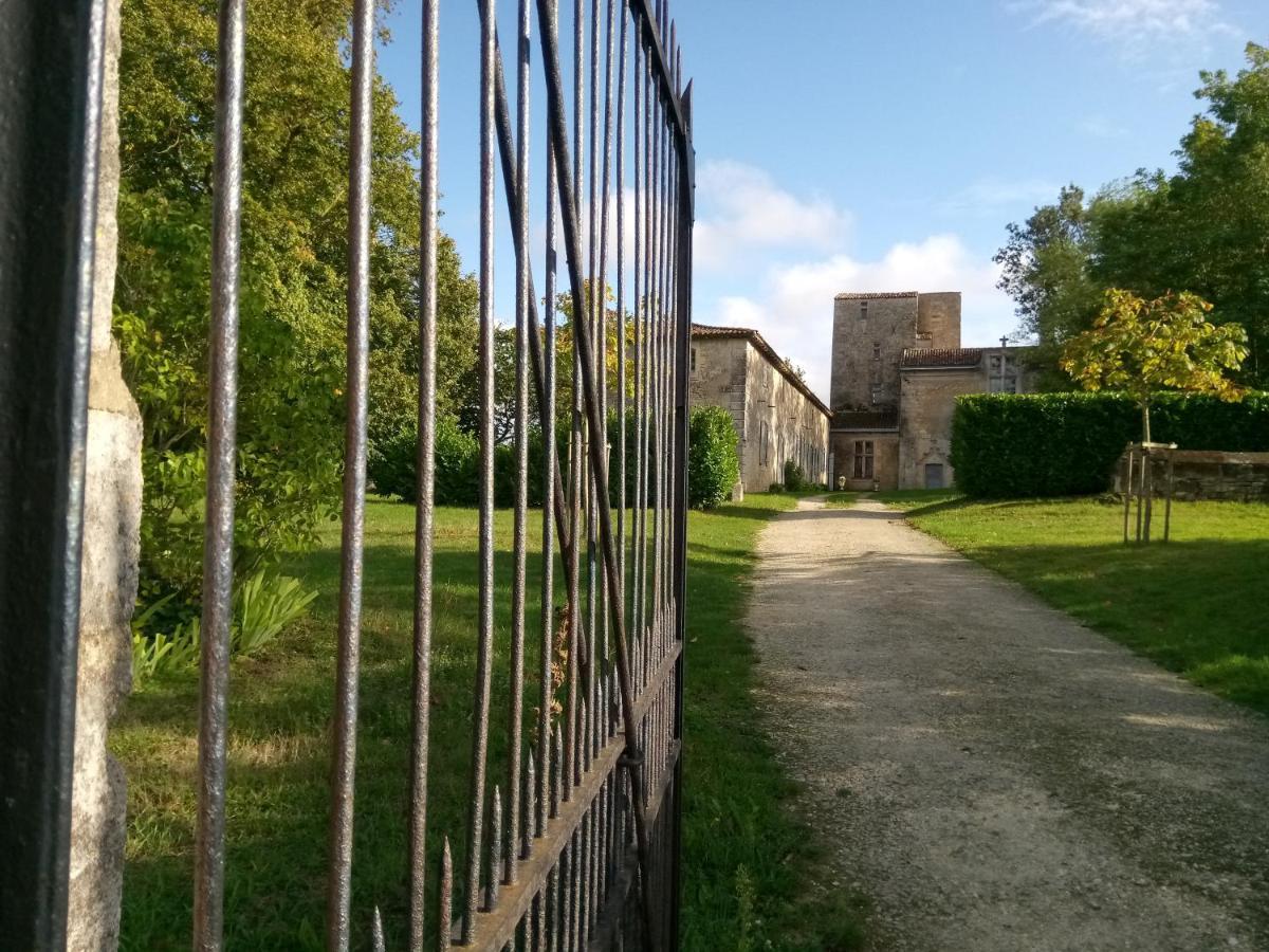 Chateau De Champdolent Exterior foto