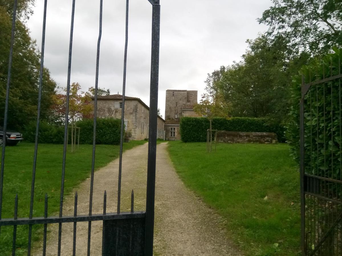 Chateau De Champdolent Exterior foto